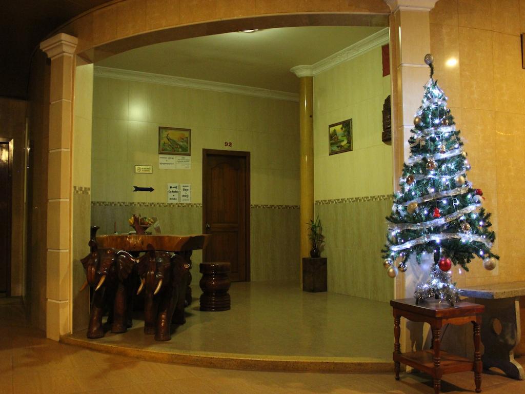 Lucky 1 Guesthouse Phnom Penh Bagian luar foto