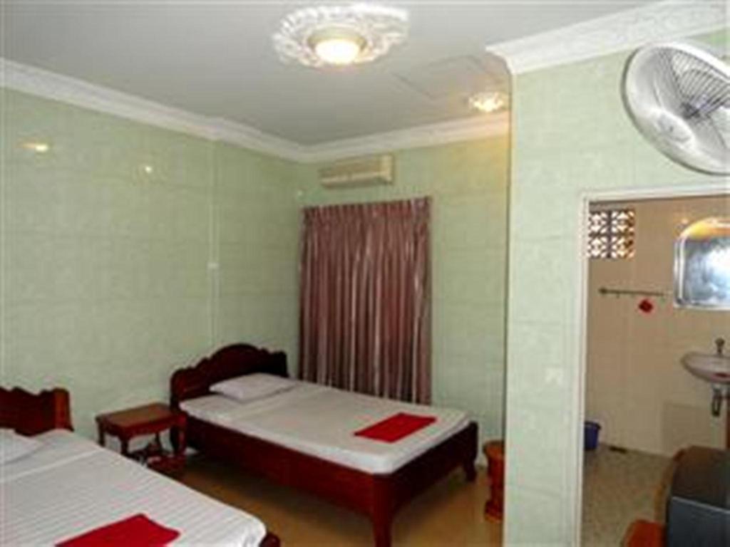 Lucky 1 Guesthouse Phnom Penh Bagian luar foto