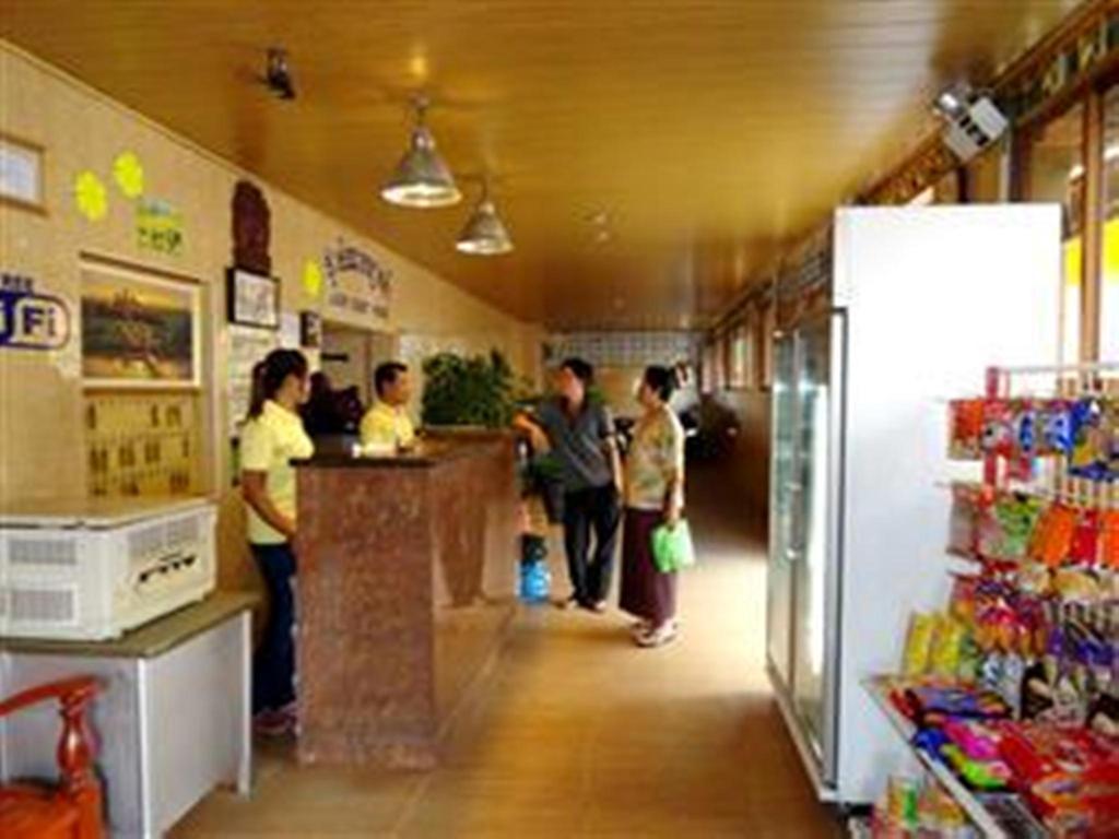 Lucky 1 Guesthouse Phnom Penh Bagian luar foto