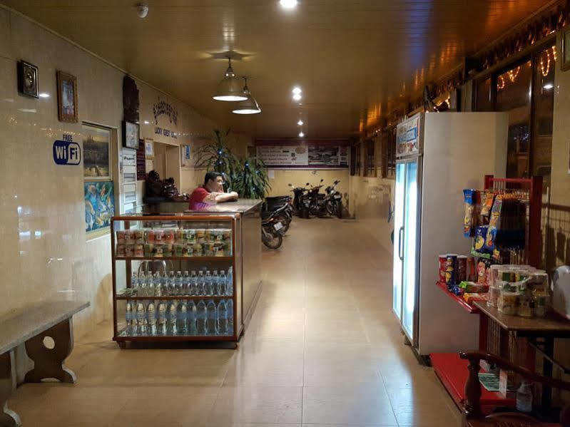 Lucky 1 Guesthouse Phnom Penh Bagian luar foto