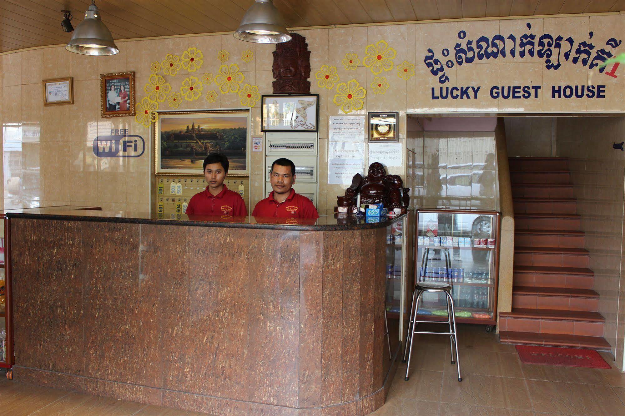 Lucky 1 Guesthouse Phnom Penh Bagian luar foto
