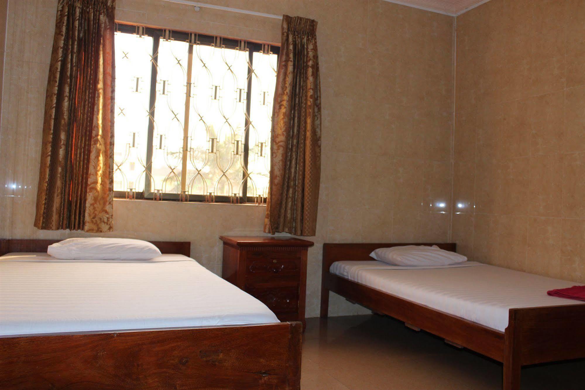 Lucky 1 Guesthouse Phnom Penh Bagian luar foto