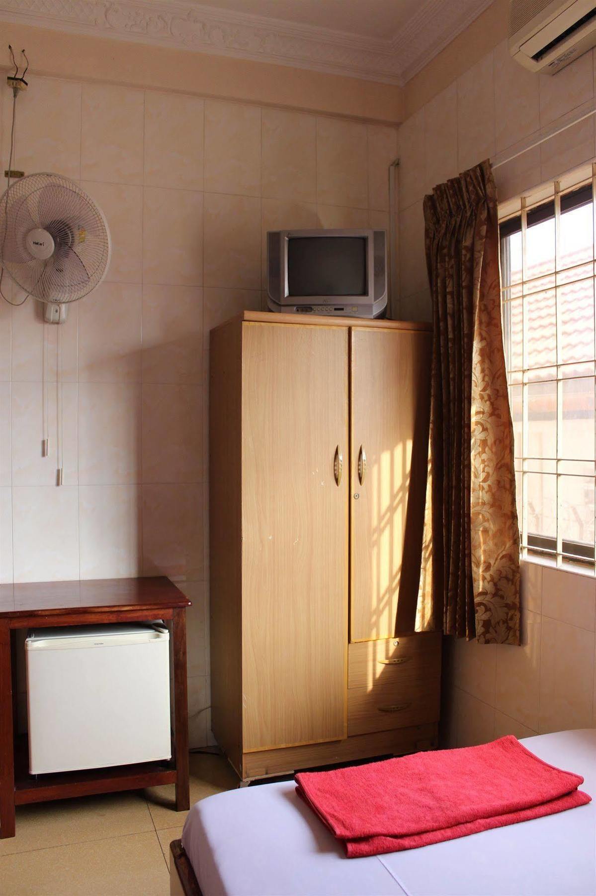 Lucky 1 Guesthouse Phnom Penh Bagian luar foto