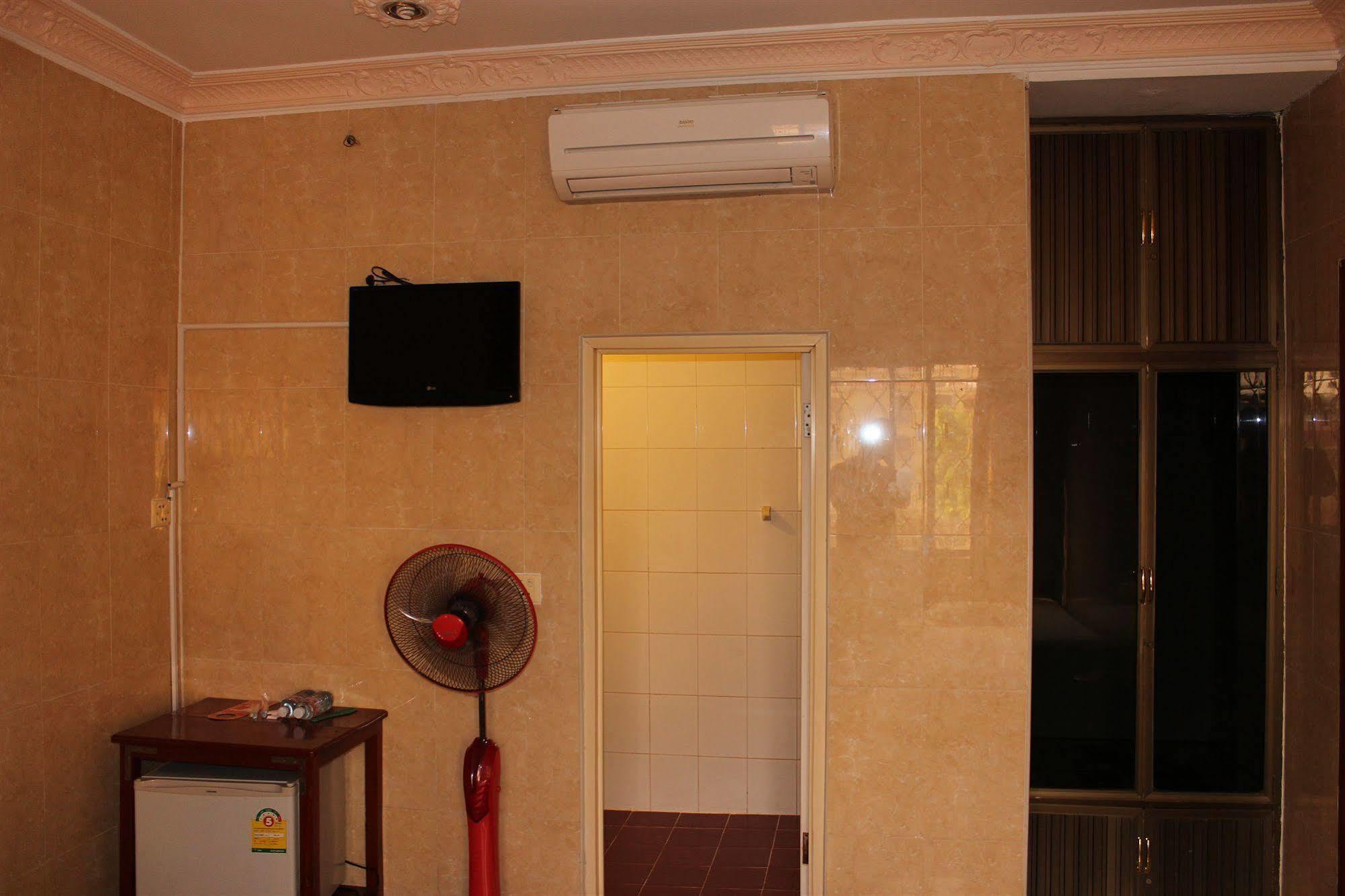 Lucky 1 Guesthouse Phnom Penh Bagian luar foto
