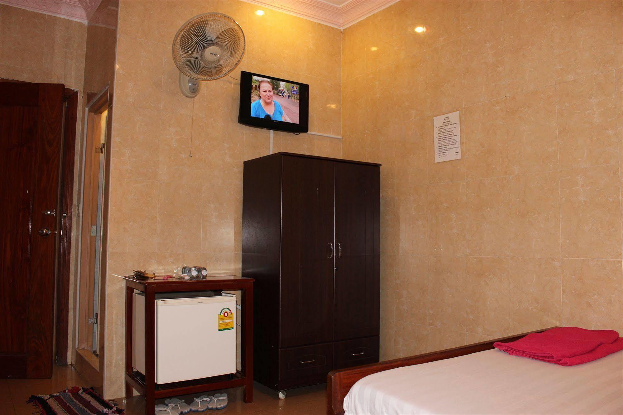 Lucky 1 Guesthouse Phnom Penh Bagian luar foto