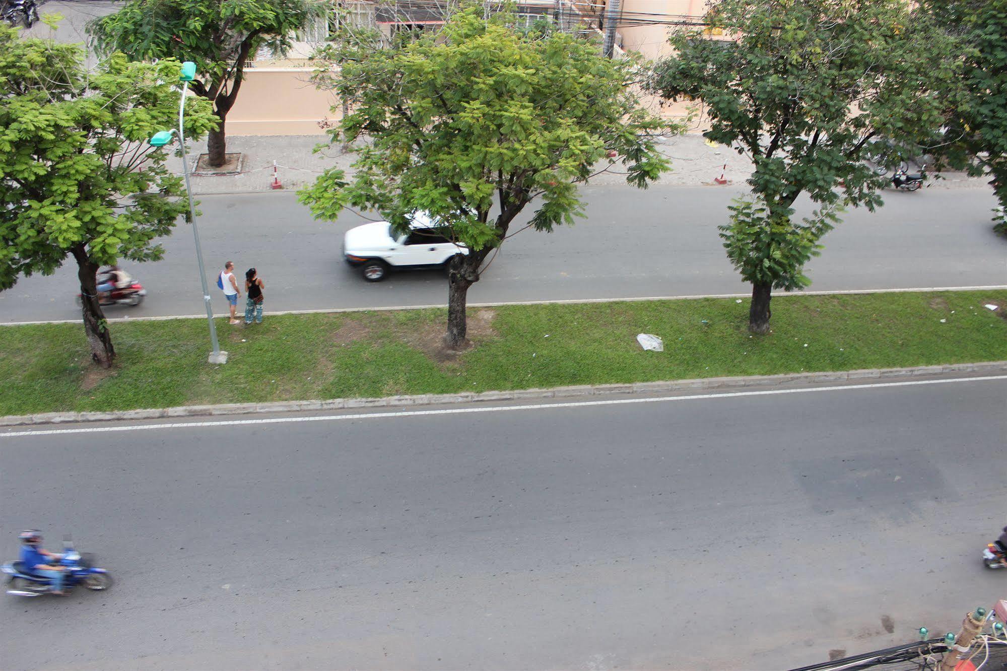 Lucky 1 Guesthouse Phnom Penh Bagian luar foto